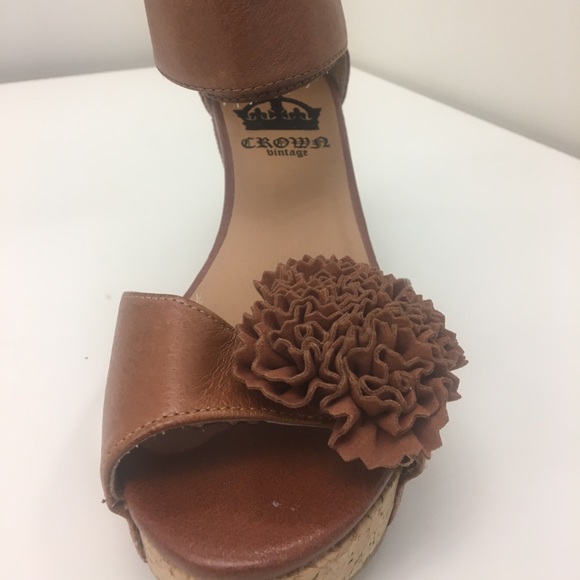 Leather platform sandals - Picture 2 of 4